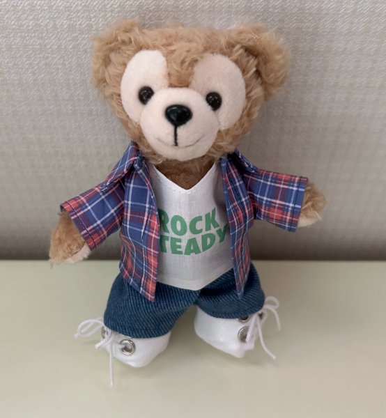 画像1: グッバイ、レーニン！チェックシャツダッフィー(ぬいばサイズ) (1)